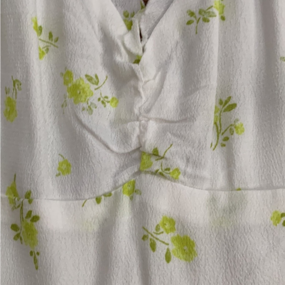 Skylar + Madison white petite flower dress.  New! Size small - Picture 4 of 8